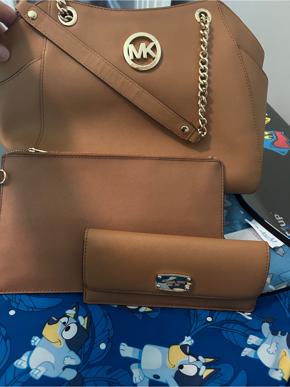 Michael Kors Jet Set Large Saffiano Leather Shoulder Bag with wallet and pouch